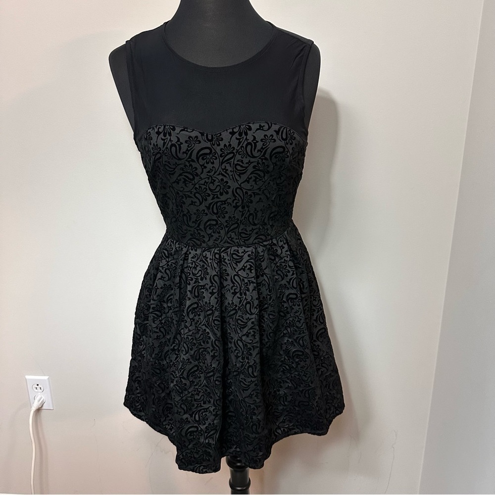Forever21 Black Mesh Brocade Dress in Size Large